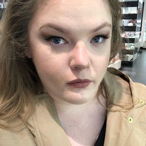 Meet your Posher, Alexis